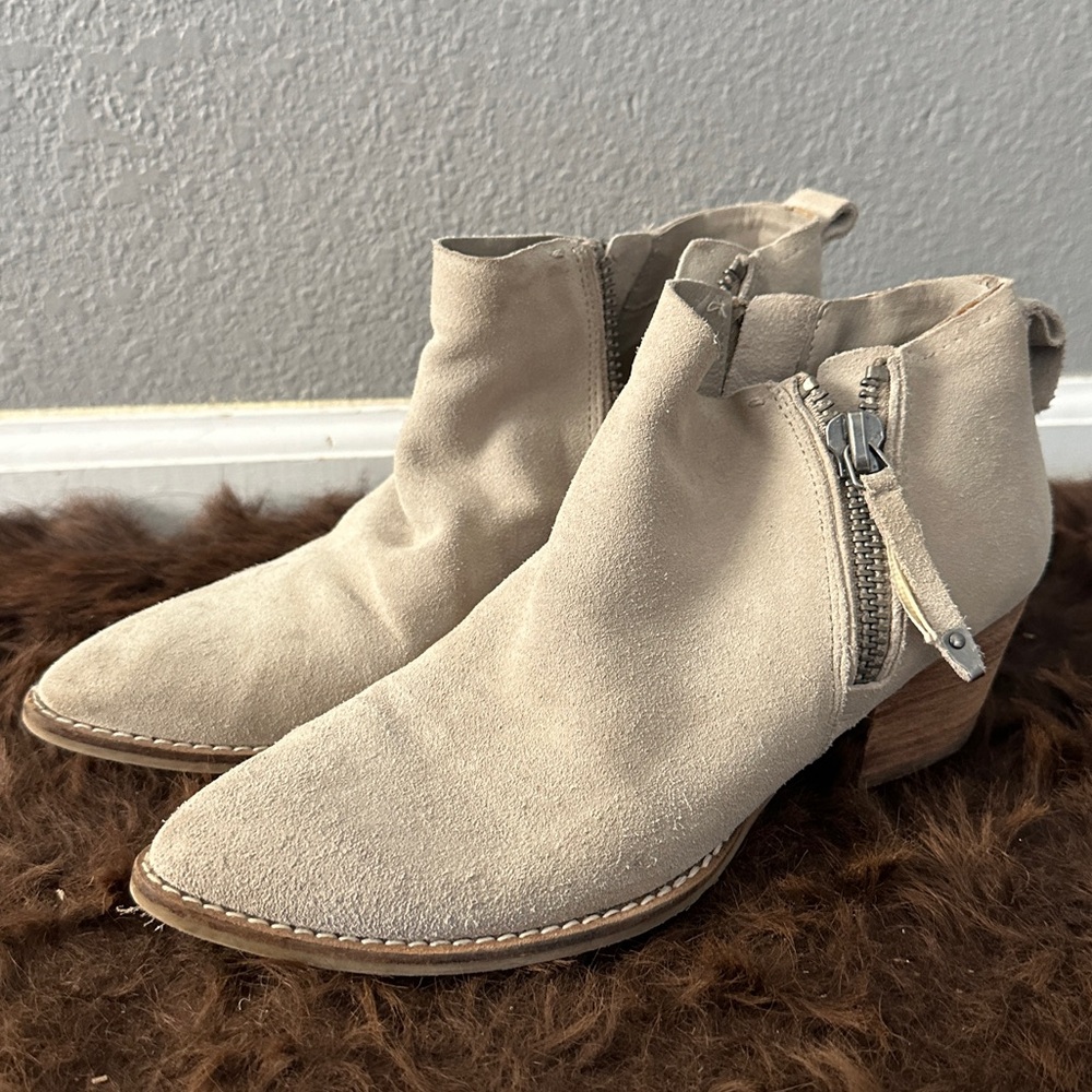 Dolce Vita Ankle Booties Women’s Size 7 Suede Tan